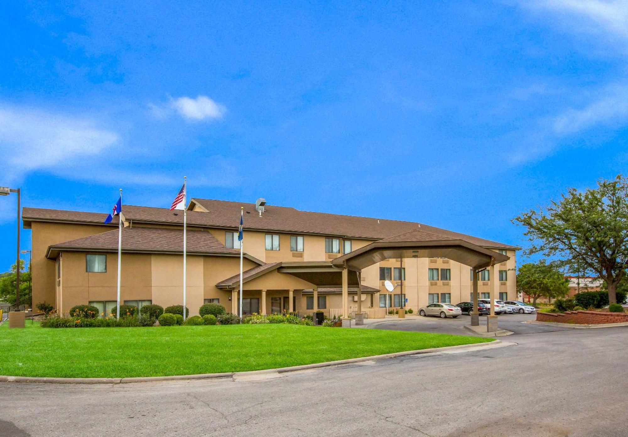 Where to Stay in Kansas: 14 Best Cheap & Budget Hotels